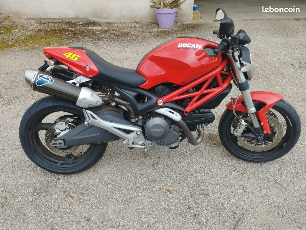 Ducati Monster 696 (image 1)