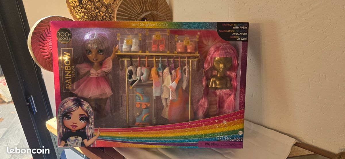 Poupée Rainbow Higt avec accessoires neuf 300 looks (image 3)