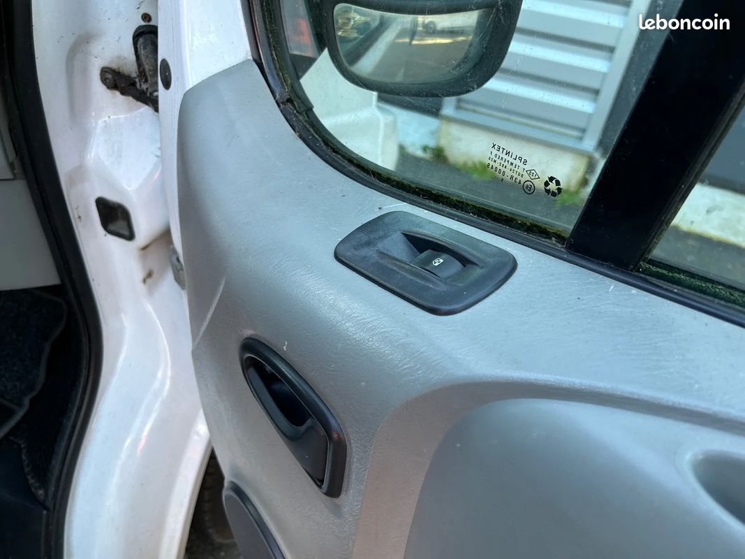 Renault trafic fourgon gn 2.0 dci 90 l1h1 1000 kg confort / 4 pneus neufs (image 26)