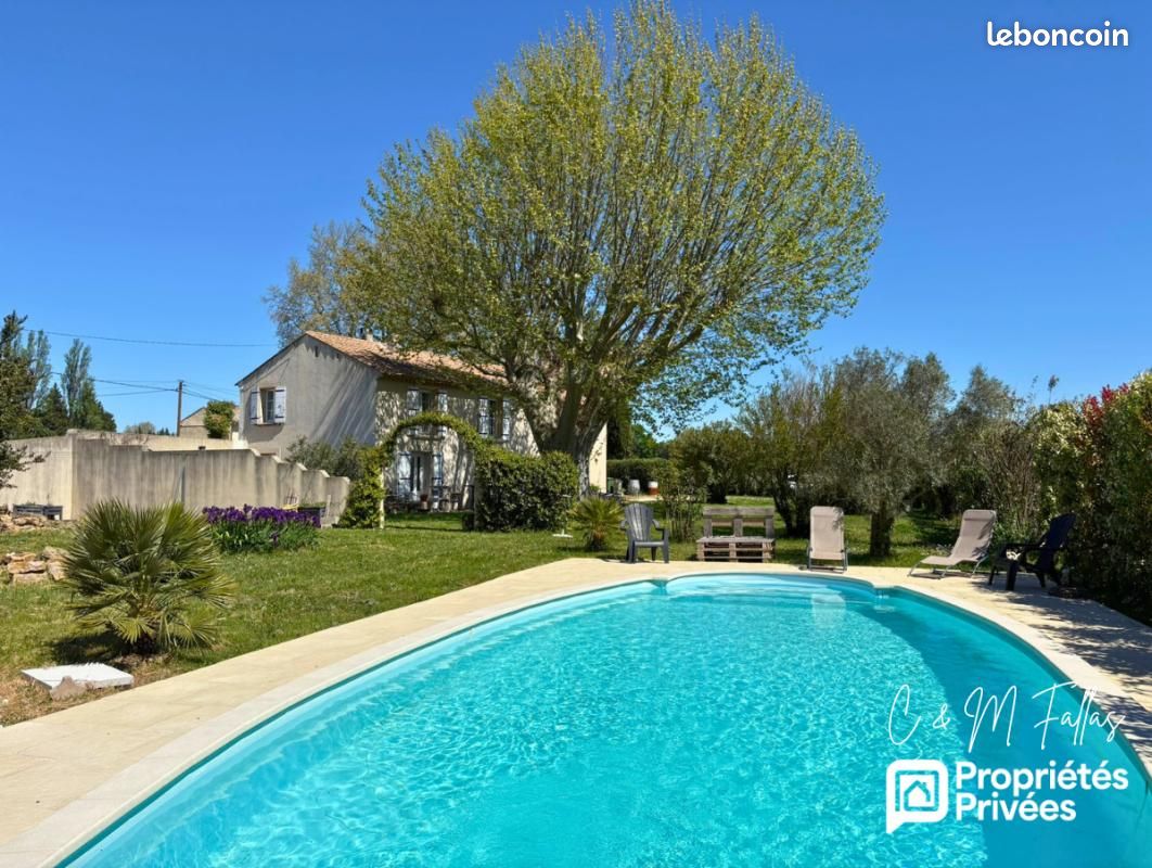 Maison 9 pièces 205 m² · à Camaret-sur-Aigues · 205 m² · 463 000 €