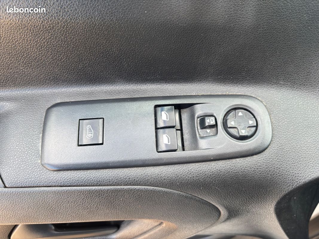 Citroën BERLINGO FOURGON XL 2021 Cabine Approfondie 1.5 BlueHDi 102 cv SUIVI COMPLET {TVA RECUPERABLE - GPS - CARPLAY} (image 21)