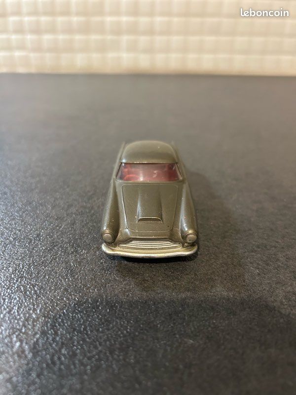 Miniature ancienne Solido 1/43 Aston Martin DB4