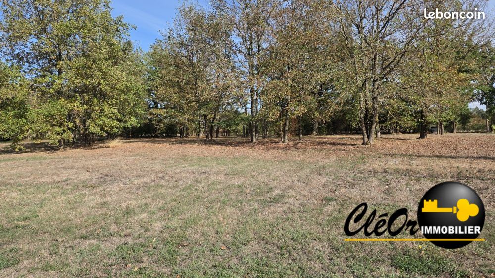 Terrain 1300 m² · à La Chapelle-Saint-Sauveur · 1 300 m² · 33 000 €
