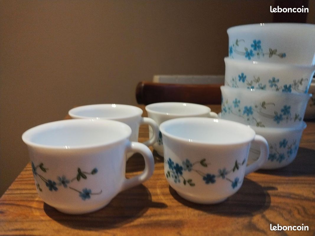 4 grandes tasses à café chocolat vintage Arcopal myosotis