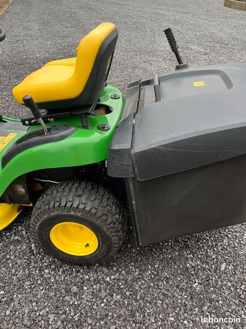 Tondeuse autoportée John Deere X115R – Bac de ramassage intégré – Très bon état (image 2)