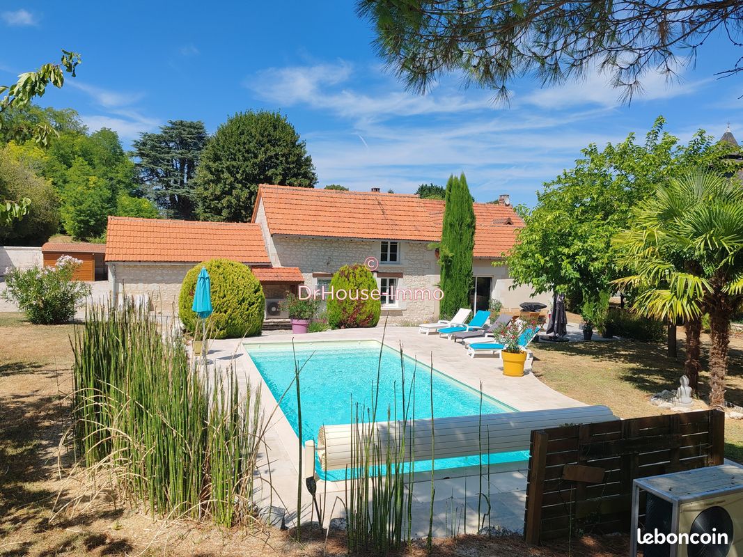 Maison 8 pièces 211 m² · à Antogny-le-Tillac · 211 m² · 348 400 €