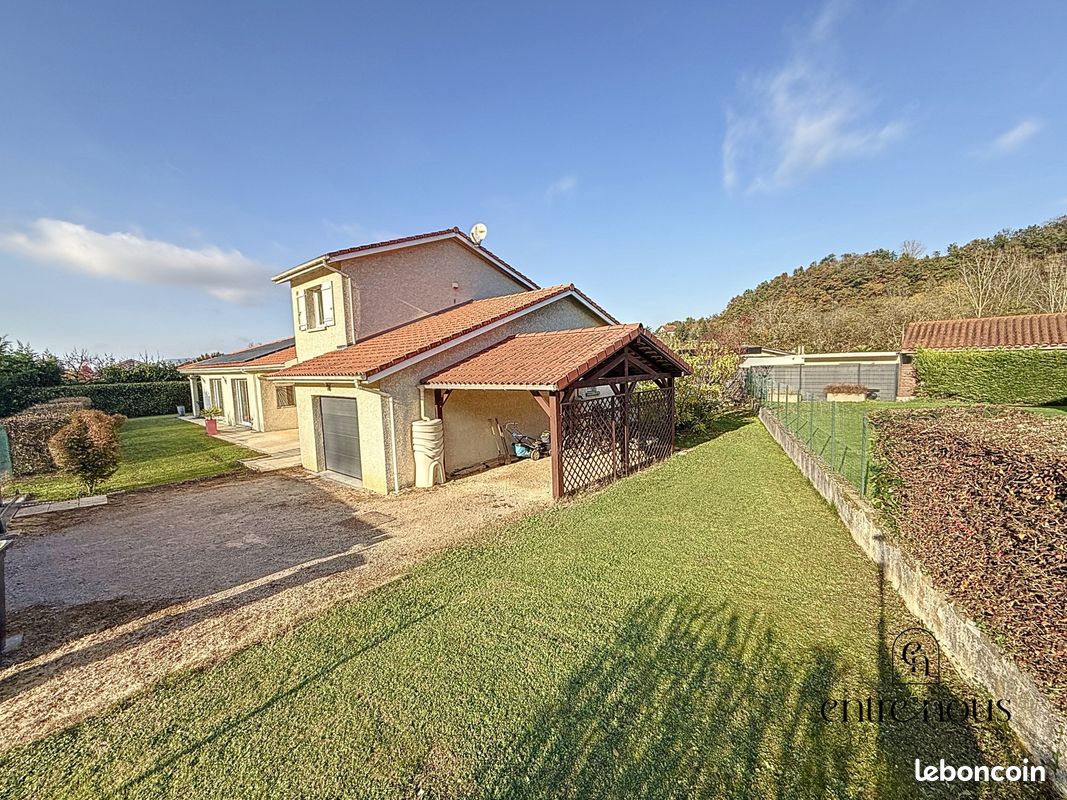 Maison 5 pièces 250 m² · à Saint-Victor-de-Cessieu · 250 m² · 395 000 €