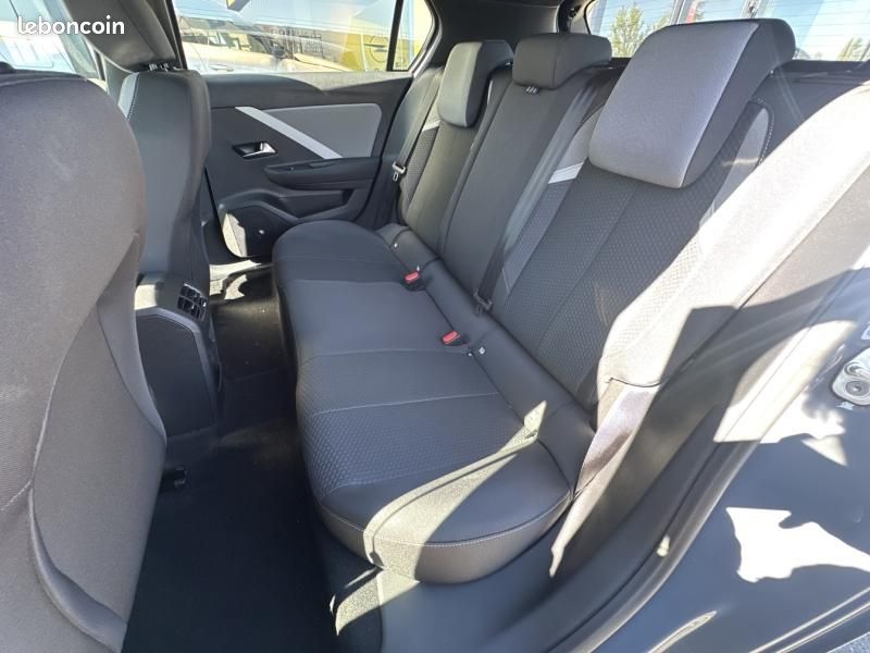 Opel Astra 1.2 Turbo Hybrid 145ch Business e-DCT 6 (image 14)