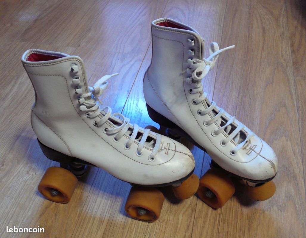 Lot De Patins Vintage – Patins à Glace Et Patins à Roulettes Anciens