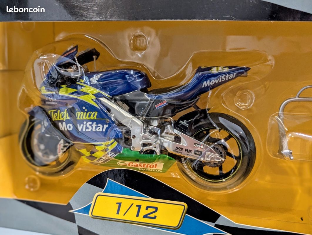 V835 ALTAYA IXO MOTO GP HONDA RC211V SETE GIBERNAU 2004 1/24 EN BOITE