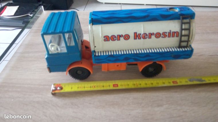 Camions anciens en tole d'occasion - Collection