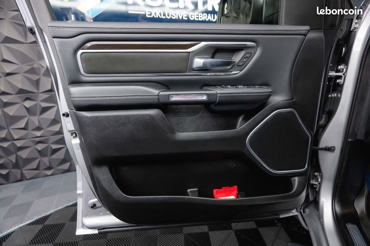 Dodge RAM 1500 Laramie Night Edition 5.7 V8 HEMI GPL 401 ch 4x4 – Offroad – BRC (image 22)