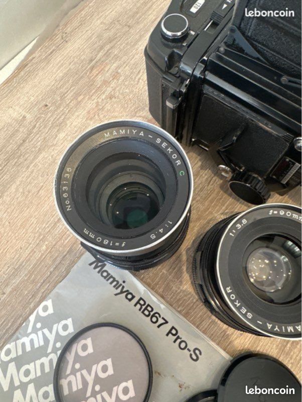 Boîtier nu Mamiya RB67 avec viseur, dos & mallette Mamiya