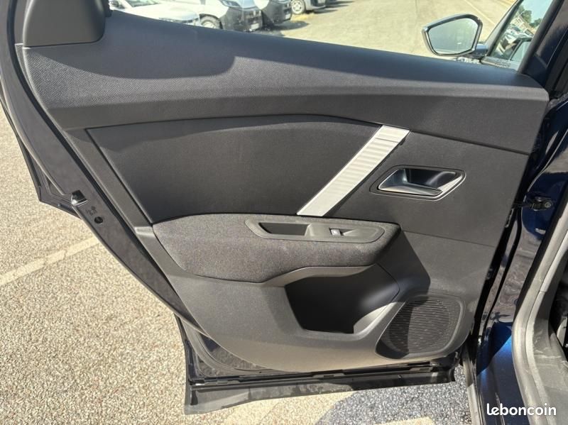 Citroen C4 1.2 Hybride 145ch PLUS e-DCS6 (image 13)