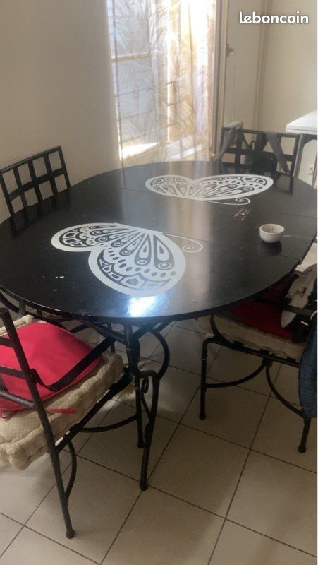 Table en fer forgé et 4 chaises (image 1)