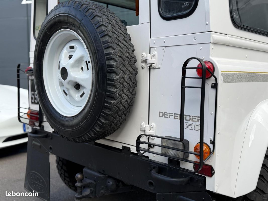 LAND ROVER DEFENDER 90 Trophy RARE 2.5 TDI Origine France Magnifique État (image 8)