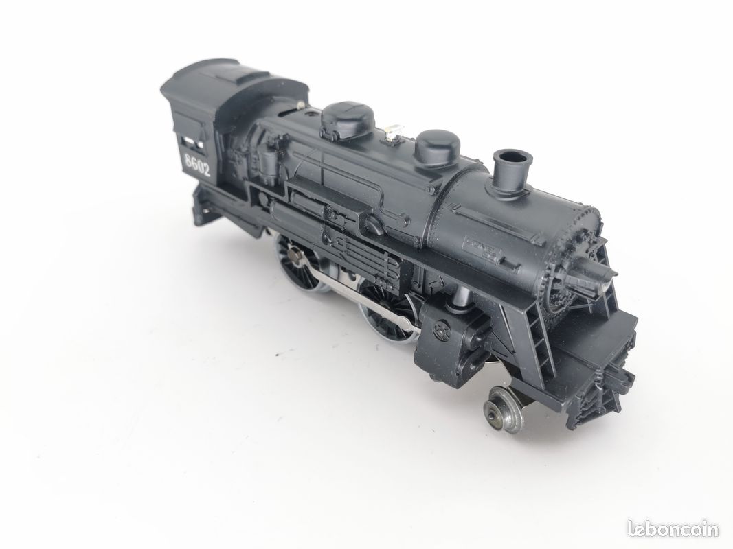 Locomotive noire et son tender
