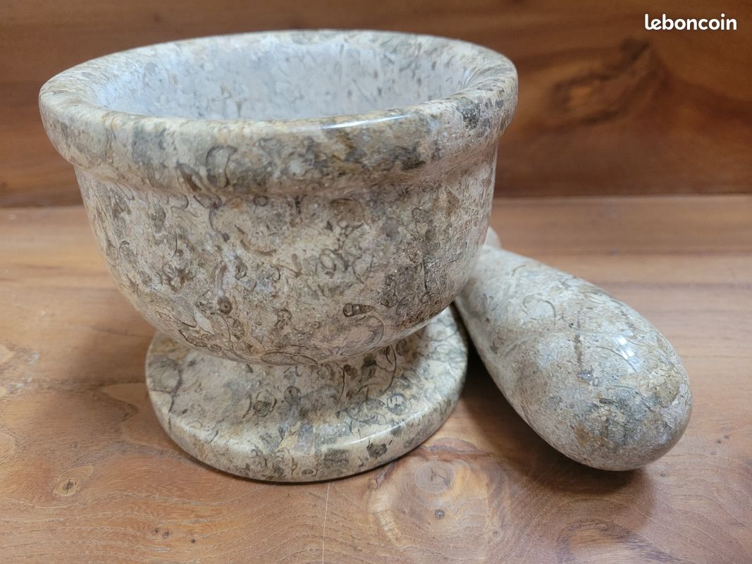 Joli Mortier En Marbre Avec Son Pilon (occasion, Bon état)