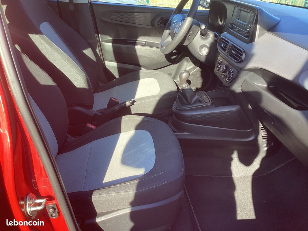 Hyundai i10 Initia ESSENCE (image 18)