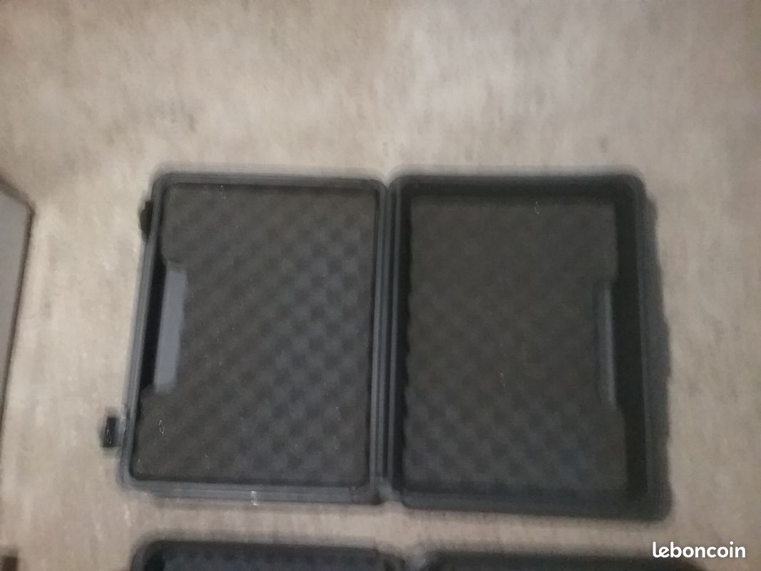Valise de transport ( baisse de prix 20 euros) ( les2 valises 30 euros) (image 1)