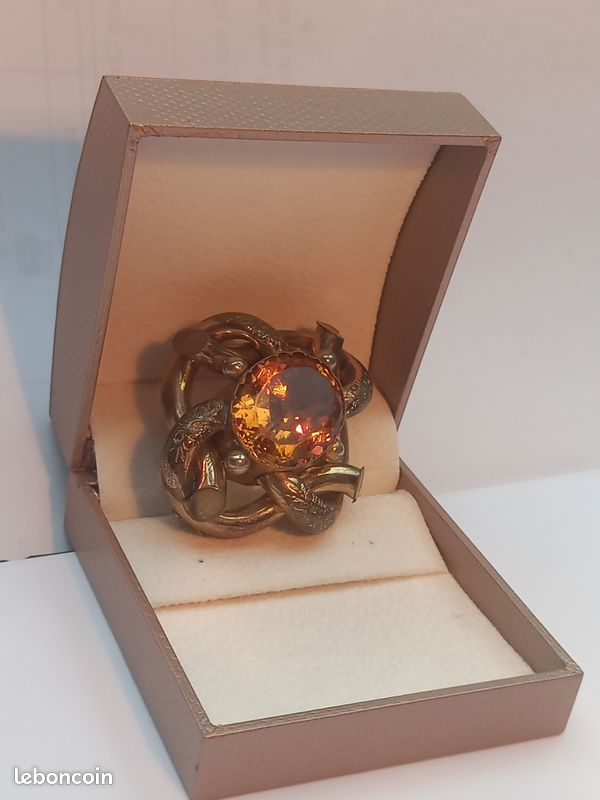 Broche (image 1)