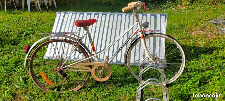 Vend vélo Peugeot femme vintage (image 1)