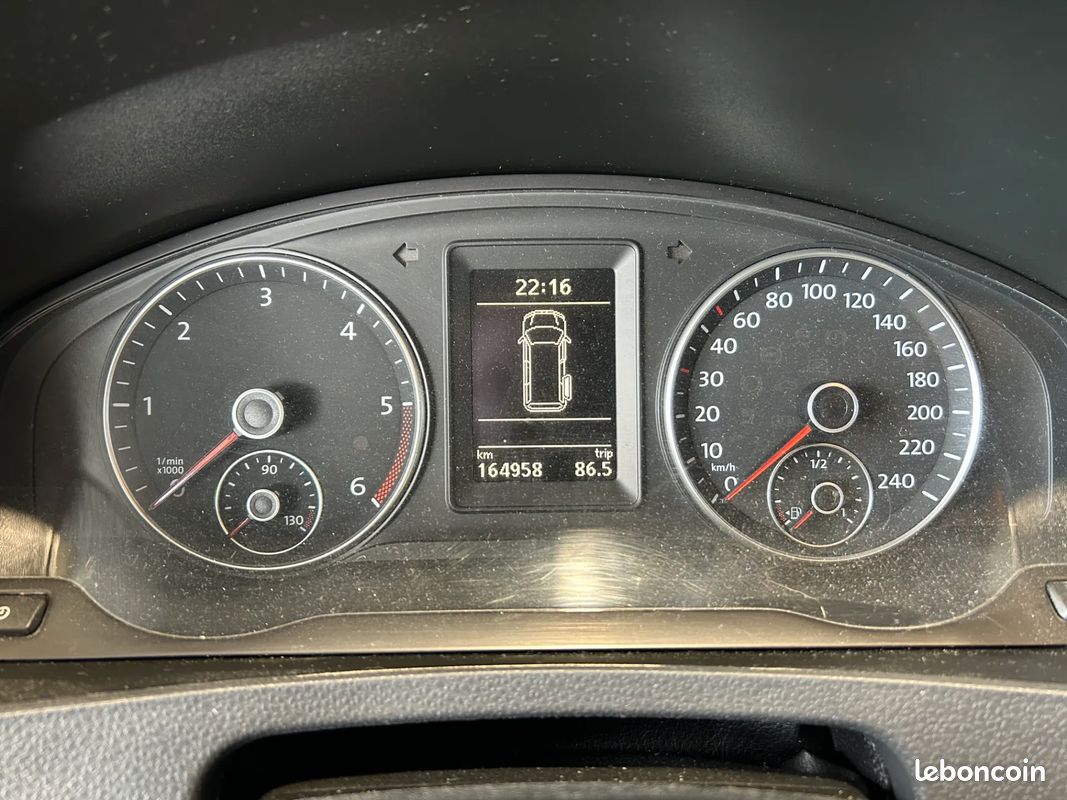 VOLKSWAGEN Multivan 2.0 D 140ch Confortline - 2014 - 165 000 km - Toit relevable - GARANTIE 6 MOIS (image 11)