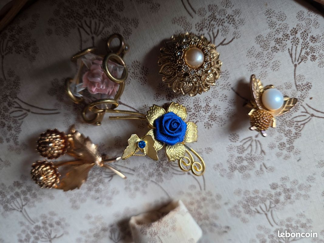 Ancienne Broche Religieuse Art Déco Pour Femme - Métal Argenté - Bijou Vintage