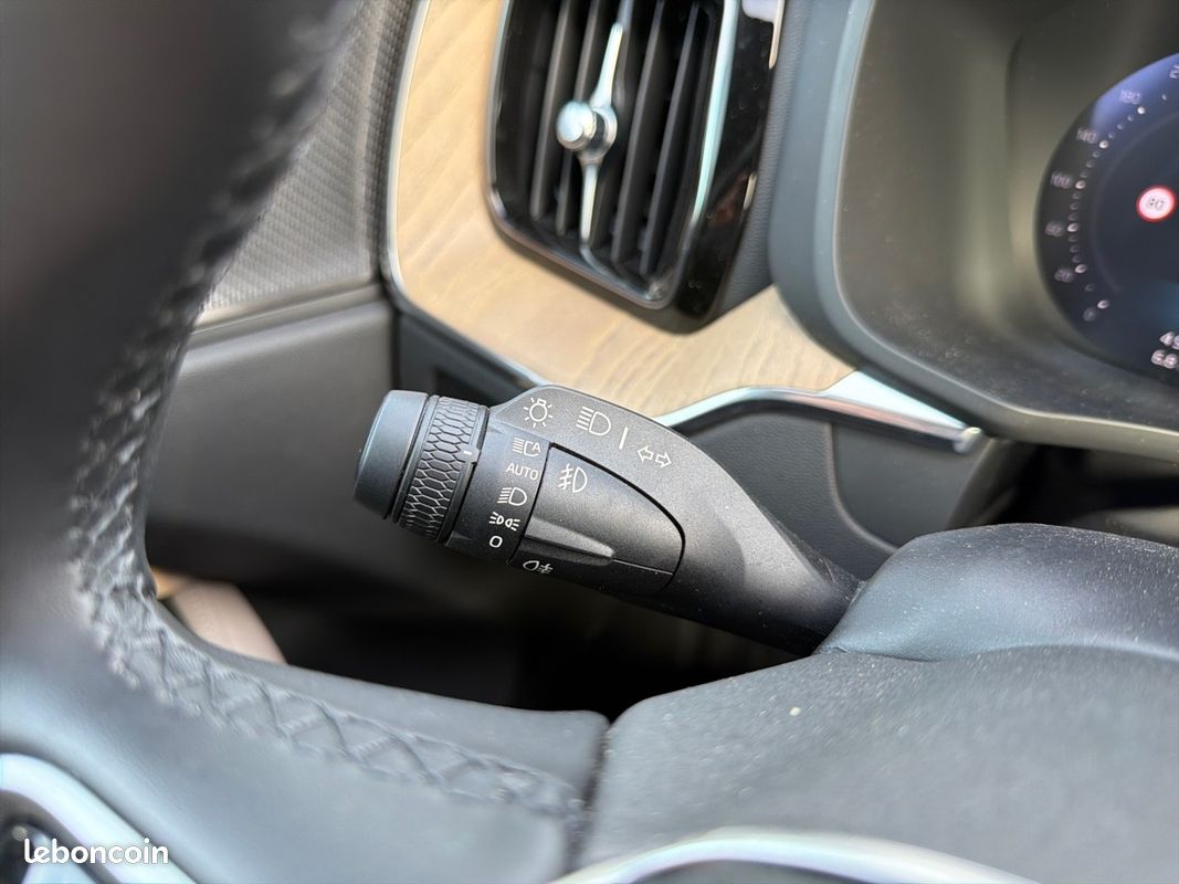 VOLVO XC60 T6 AWD Hybride rechargeable 253 ch+145 ch Geartronic 8 Plus Style Dark (image 23)