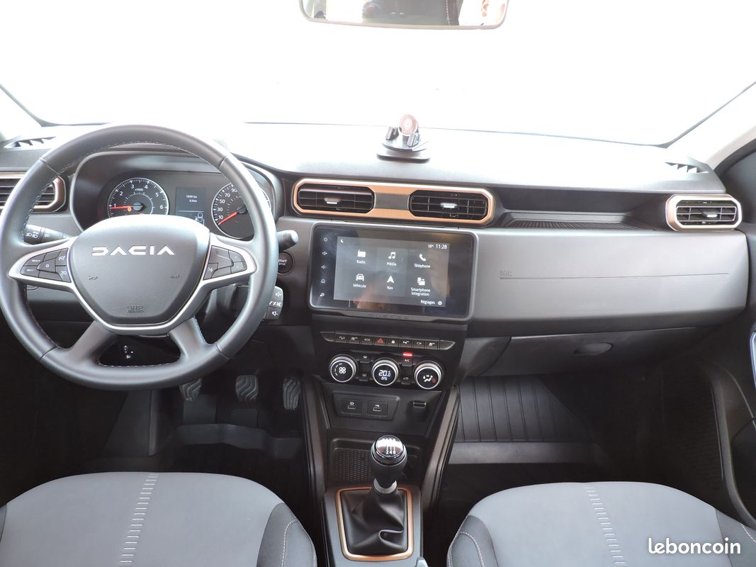 Dacia Duster 1.5 BlueDCI 115cv EXTREME 4X4 / ATTELAGE / CAMERA 360 / PAS DE MALUS (image 7)