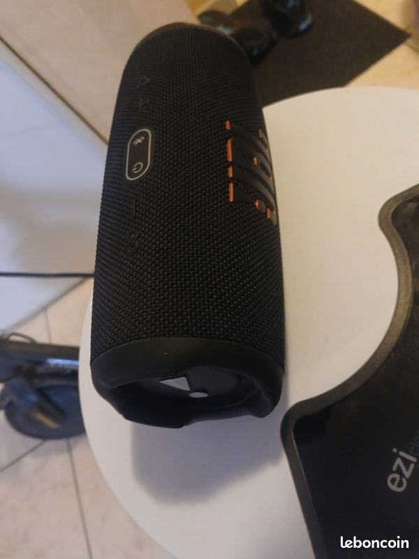 Enceinte jbl charge 5 (image 2)