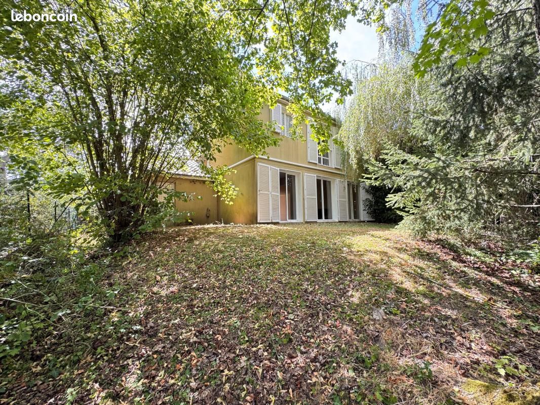Maison 7 pièces 135 m² · au Mesnil-Saint-Denis · 135 m² · 378 000 €