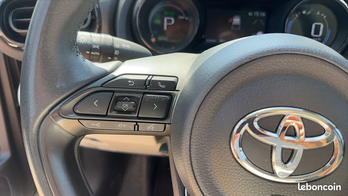 Toyota Yaris IV 1.5 VVTi 116 Hybrid E-CVT Iconic (image 26)