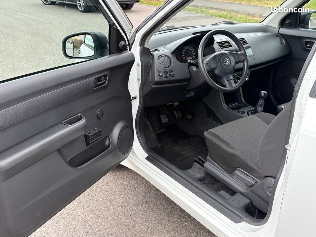 Suzuki Swift 1.3 CLASSIC 92 CH (image 8)