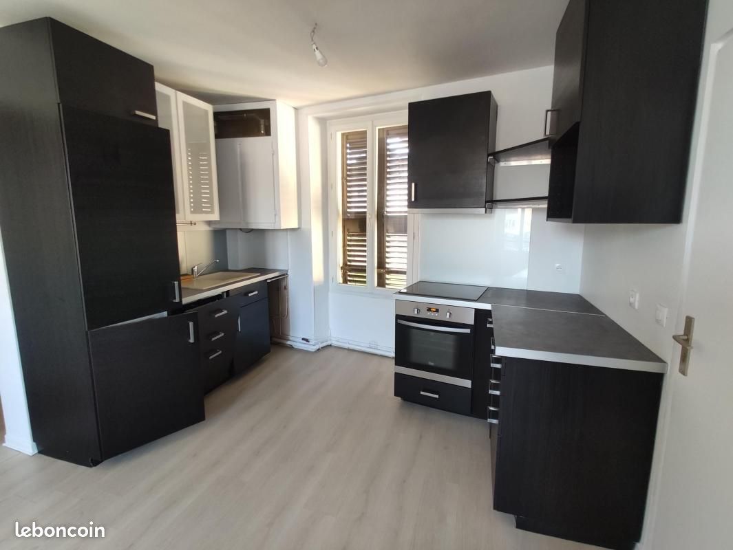 Appartement 3 pièces 53 m² · à Dourdan · 53 m² · 825 €