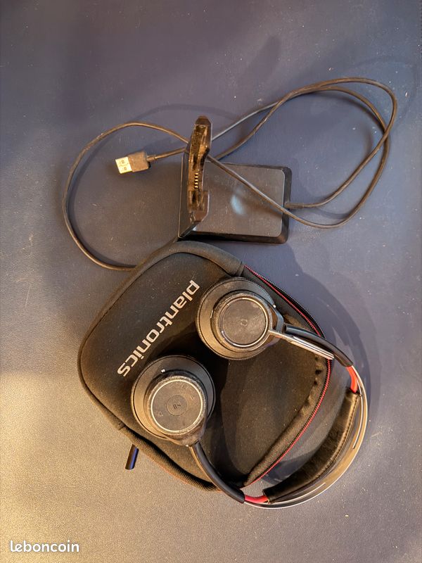 Plantronics Poly Voyager Focus UC (image 1)