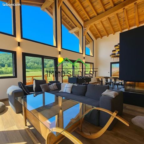 Chalet 7 pièces 240 m²