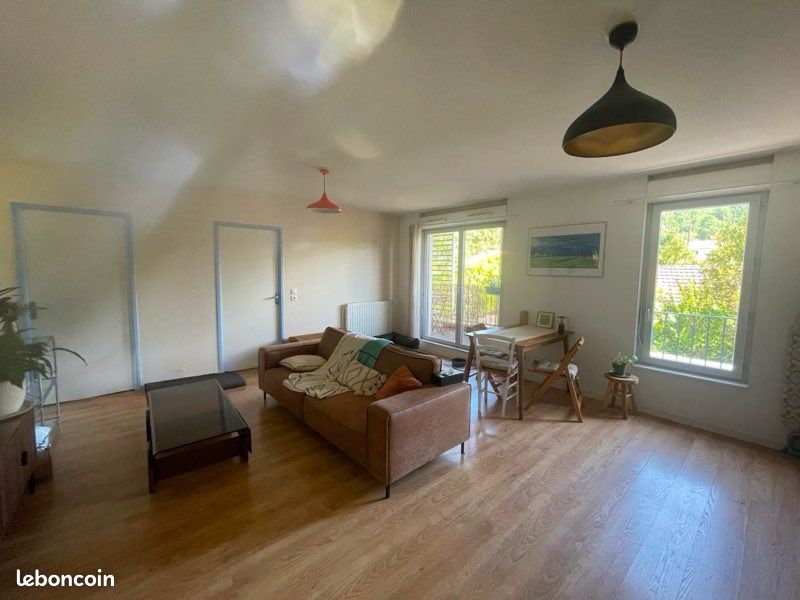 Parking 3 pièces 62 m² · à Cenon · 62 m² · 990 €/mois