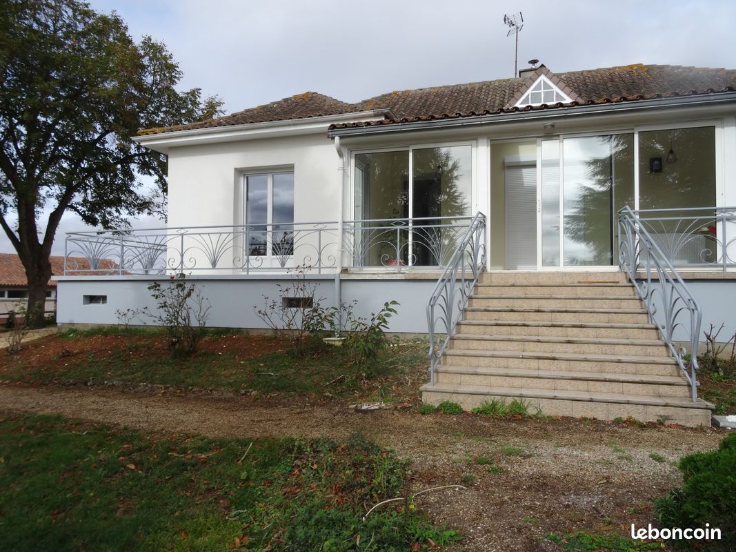 Maison 4 pièces 95 m² · à Biard · 95 m² · 920 €