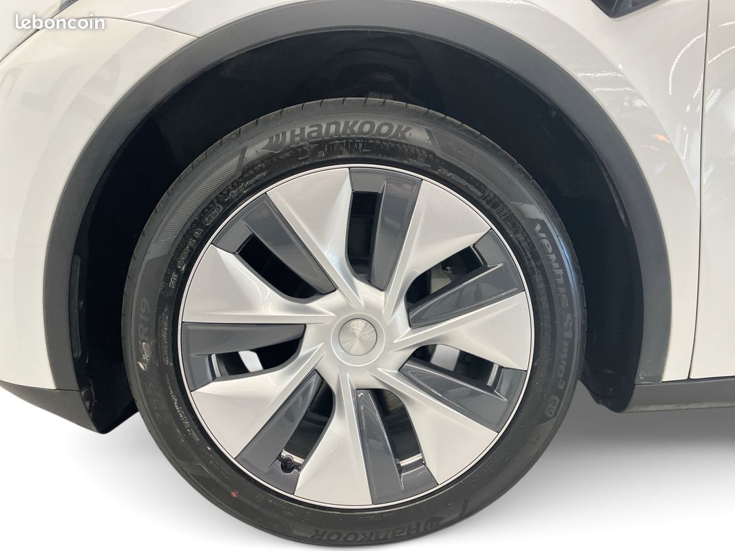 Tesla Model Y 2024 Long Range RWD - Véhicule d'occasion certifié (image 9)