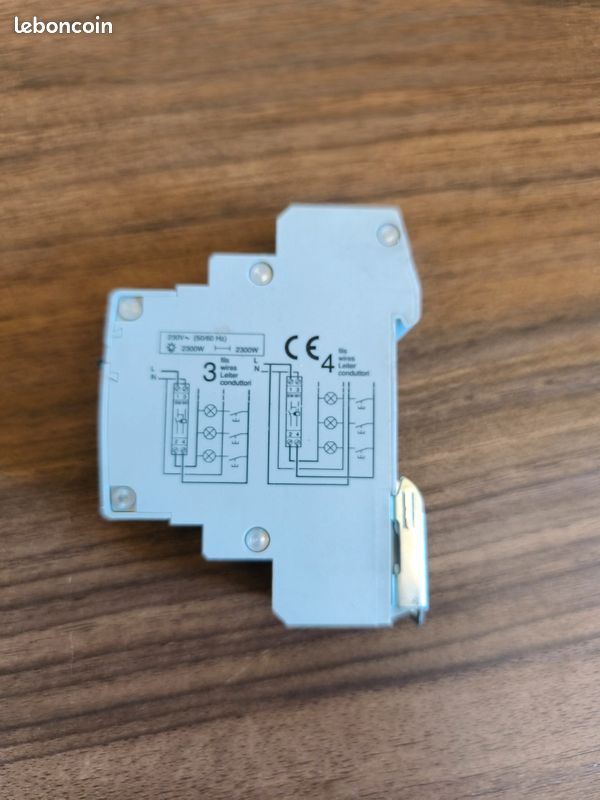Télérupteur minuterie Hager EM01 233001 (image 2)