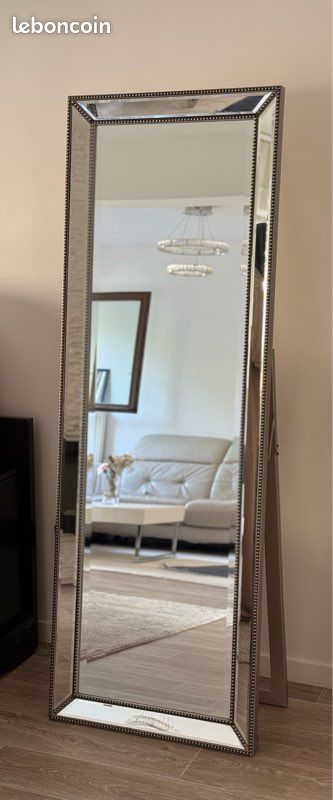 Grand miroir sur pieds (image 3)