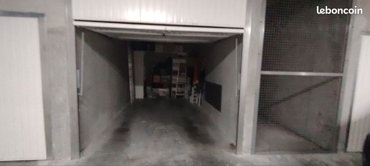 Garage villeurbanne carré de Soie · à Vaulx-en-Velin · 25 000 €