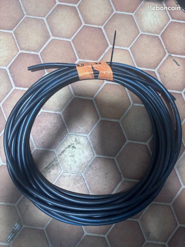 Câble rigide U-1000 R2V 3G6 mm², neuf, jamais utilisé. Référence fabricant : NF U-1000 H2V 337 3G6. 21M (image 2)
