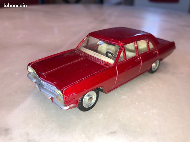 DINKY TOYS France : Opel Admiral, réf 513, couleur bleu métallique