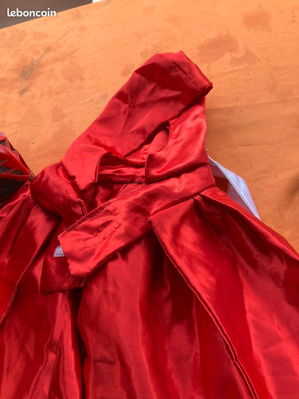 Robe chaperon rouge faites mains (image 2)