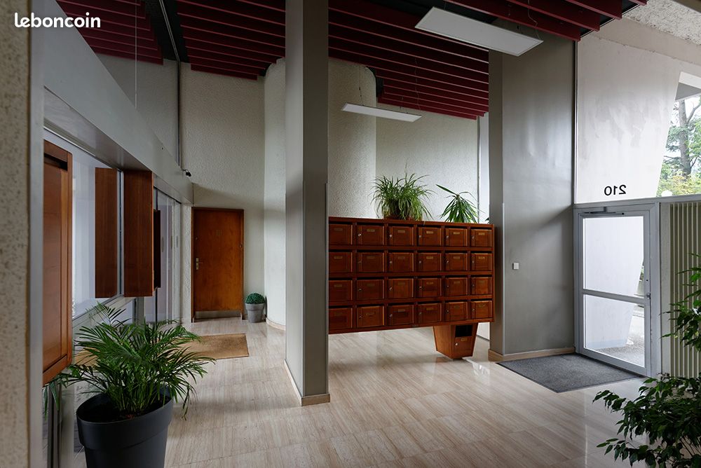 Appartement T2 55m2 + Balcon 15m2 / Vue dégagée sur Vercors (image 8)