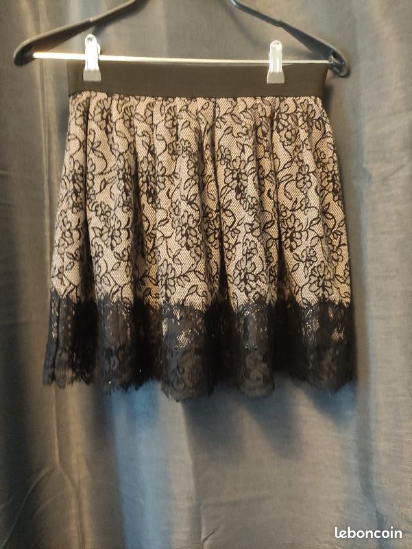 Jupe motif florale et dentelle (image 1)