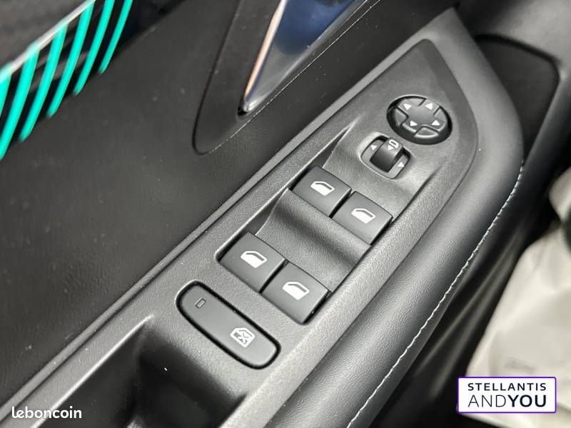 Peugeot 208 PureTech 100 S&S EAT8 Allure Pack (image 15)
