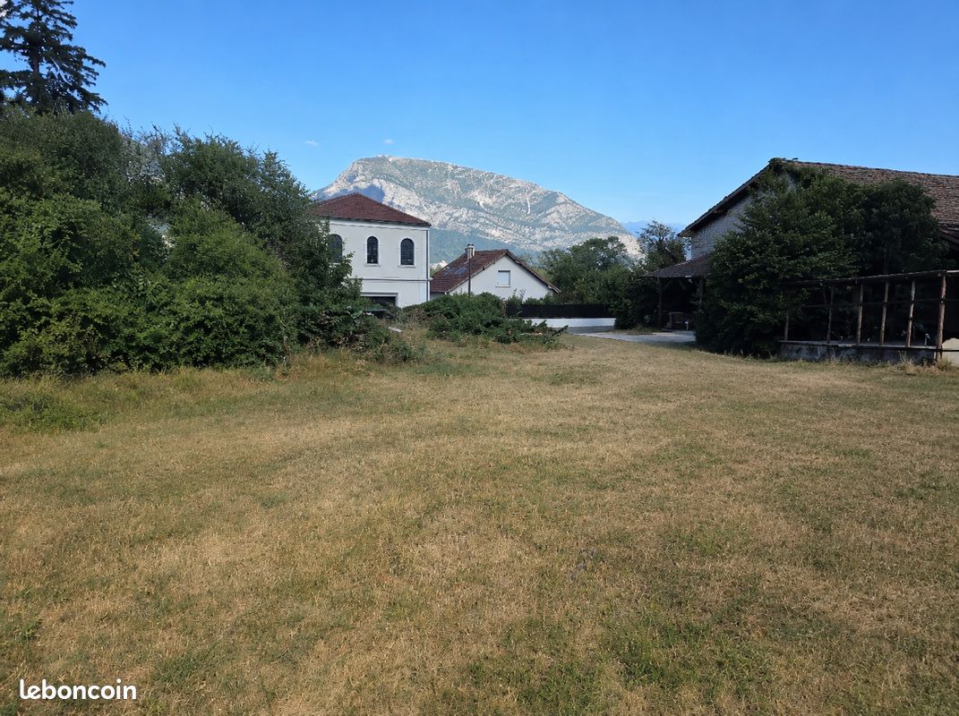 Terrain 450m² à NOYAREY · 182 000 €